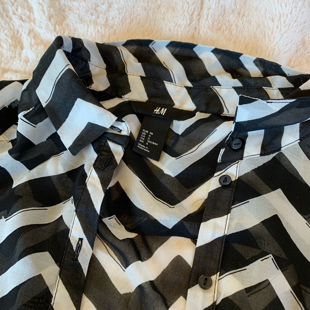 H&M Chevron Button Up Top - Picture 2 of 5